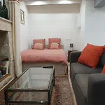 Maisonette, De La Mere Nini *