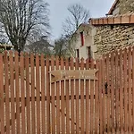Maisonette, De La Mere Nini *