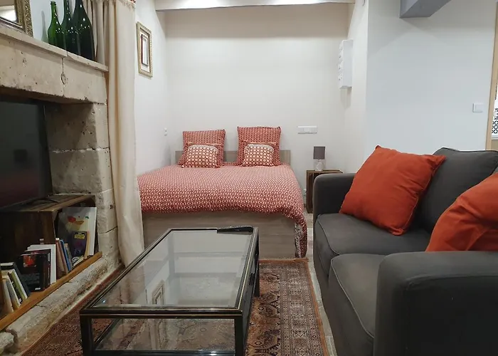 Maisonette, De La Mere Nini *