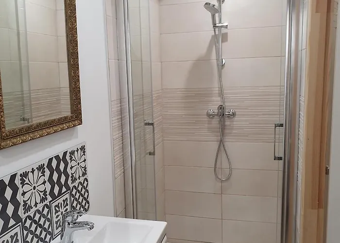 Maisonette, De La Mere Nini * Saint-Léon